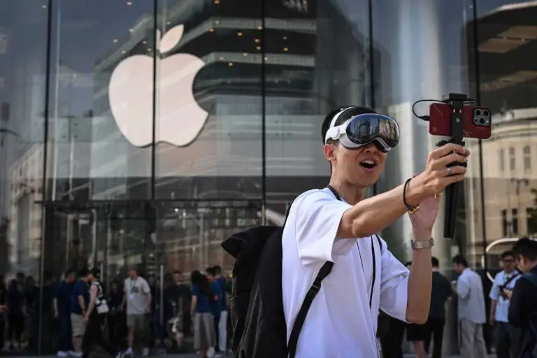 Apple Augmented Reality glasses